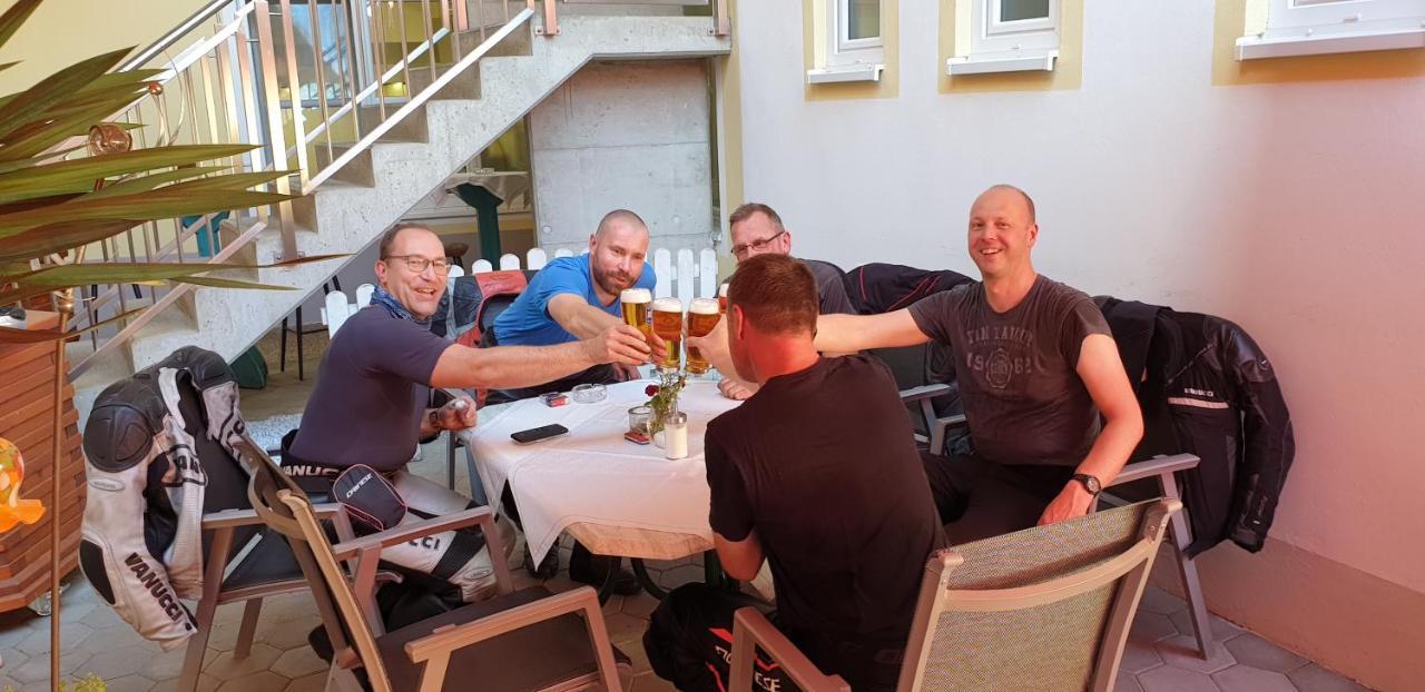 Hotel-Gasthof-Fleischerei - Zur Alten Post Schwanberg Bagian luar foto